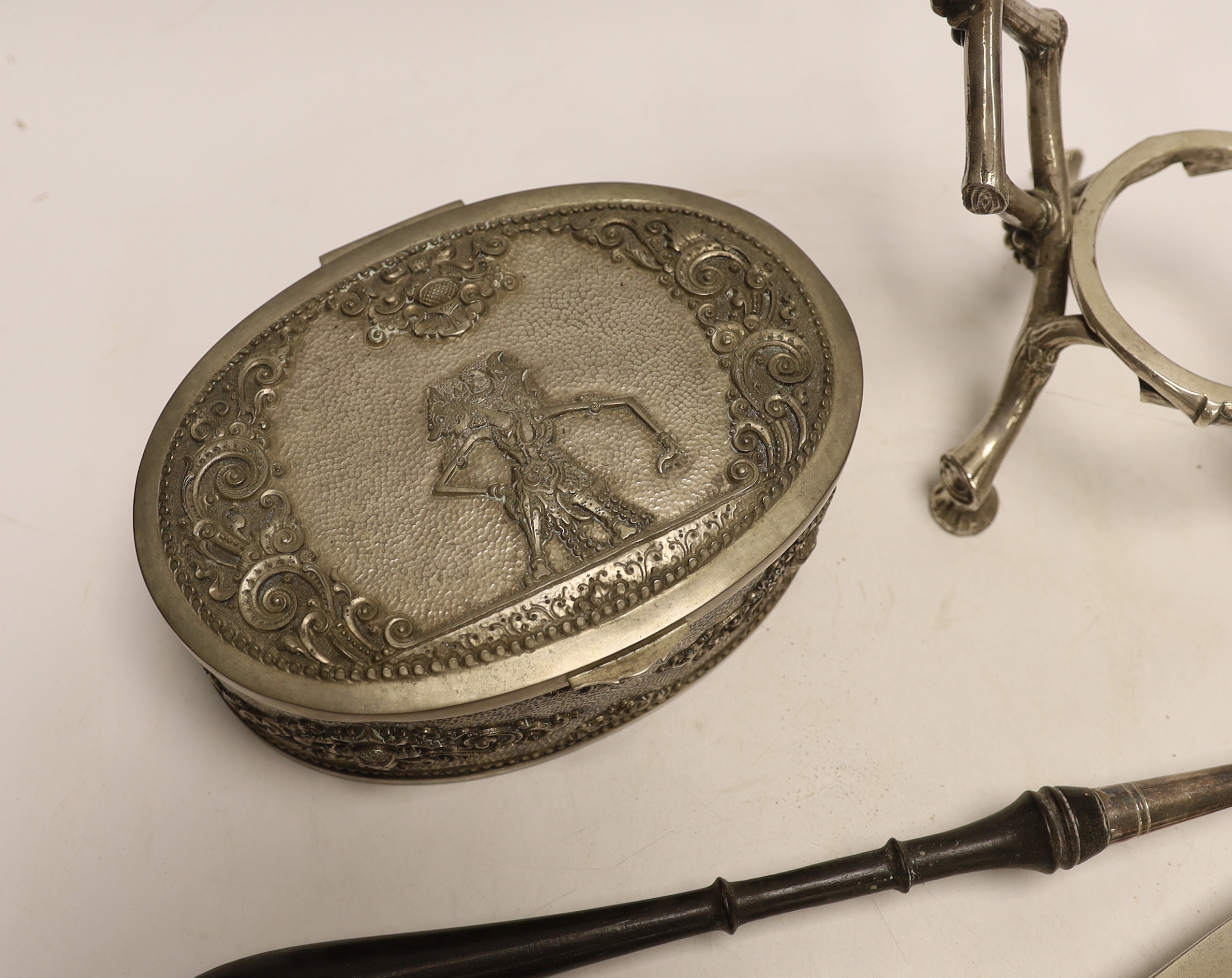 A plated kettle stand, a metal box, a silver pin tray, a toddy ladle and a handled shoe horn (5)